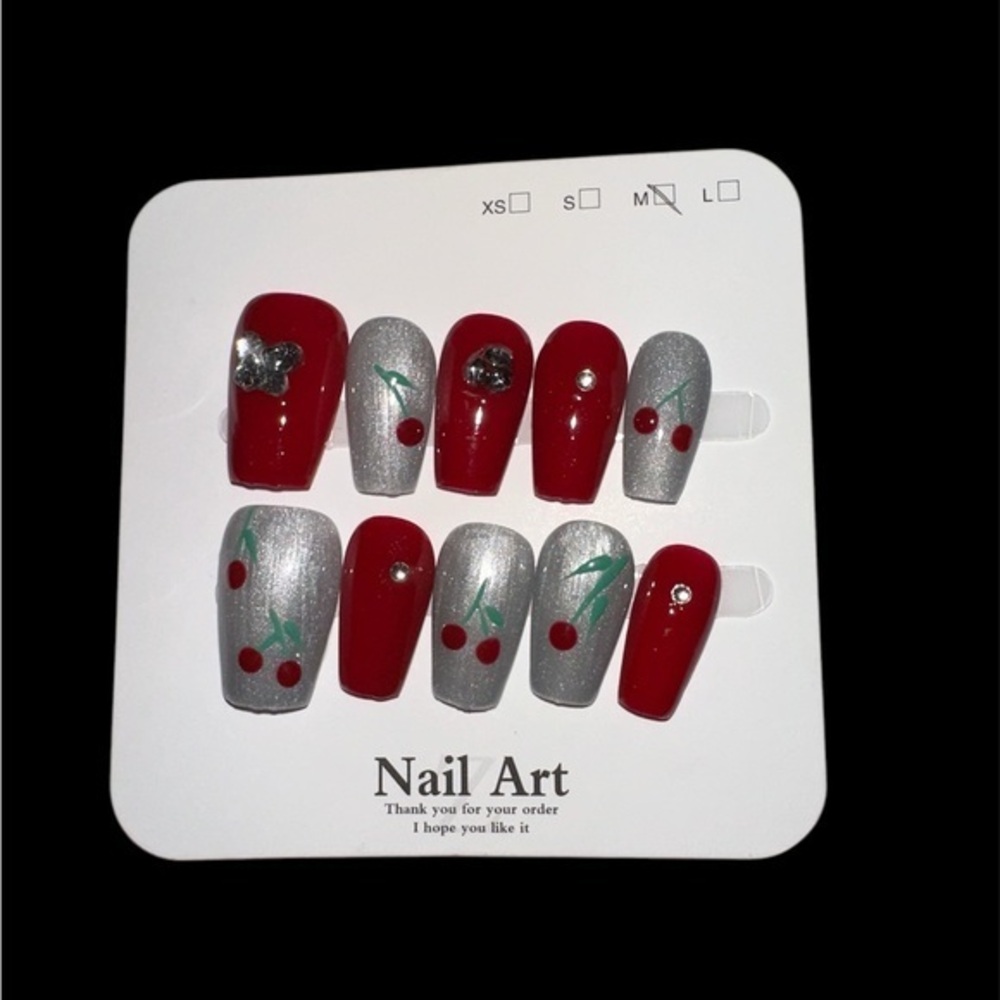 Handmade press on nails‎